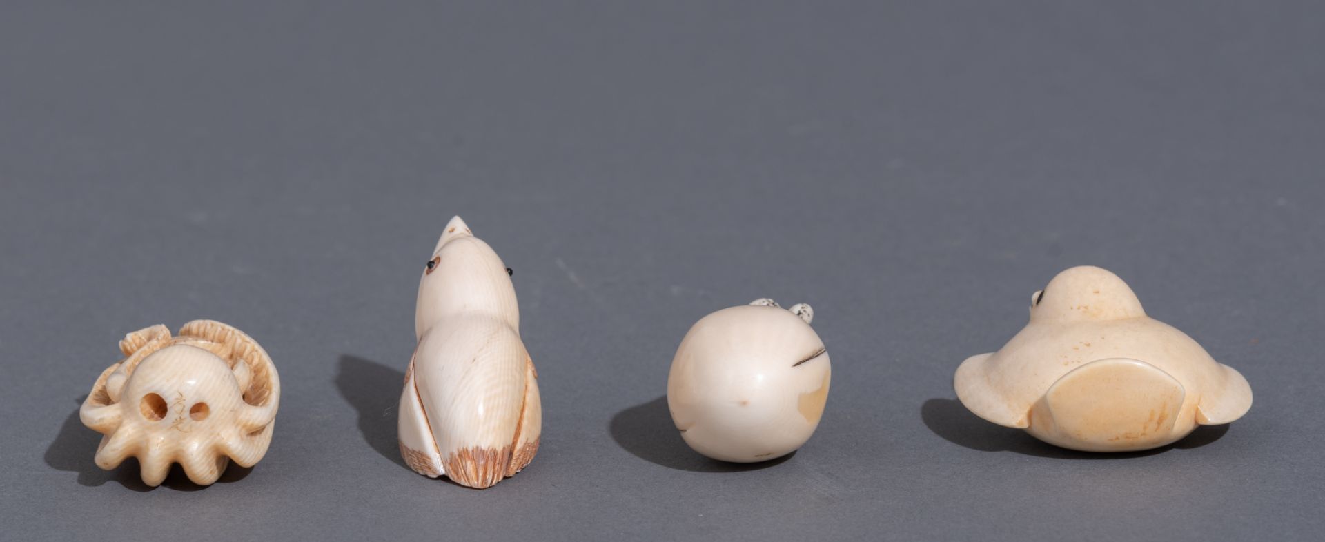 Five various Japanese early Meiji period netsuke, H 3,1 - 3,2 - 4,6 cm / W 3,6 cm - Image 4 of 19