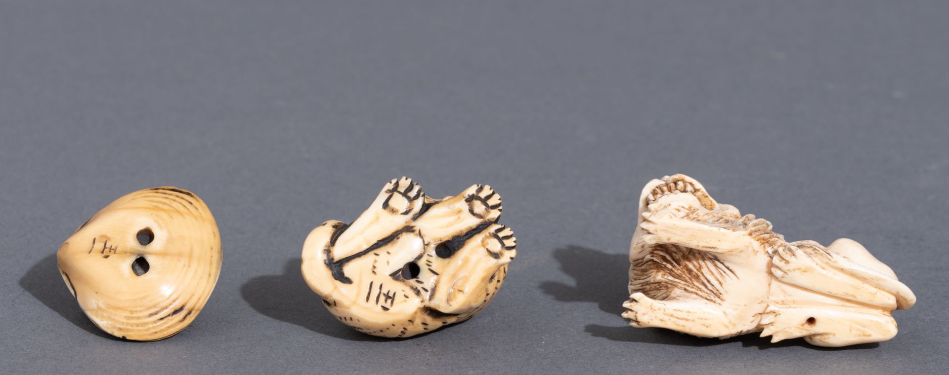 Eight Japanese Meiji-, Taishô- and early Showâ-period ivory netsuke, W 3 - 3,5 - 3,7 (2) - 3,9 - 4,1 - Image 17 of 20