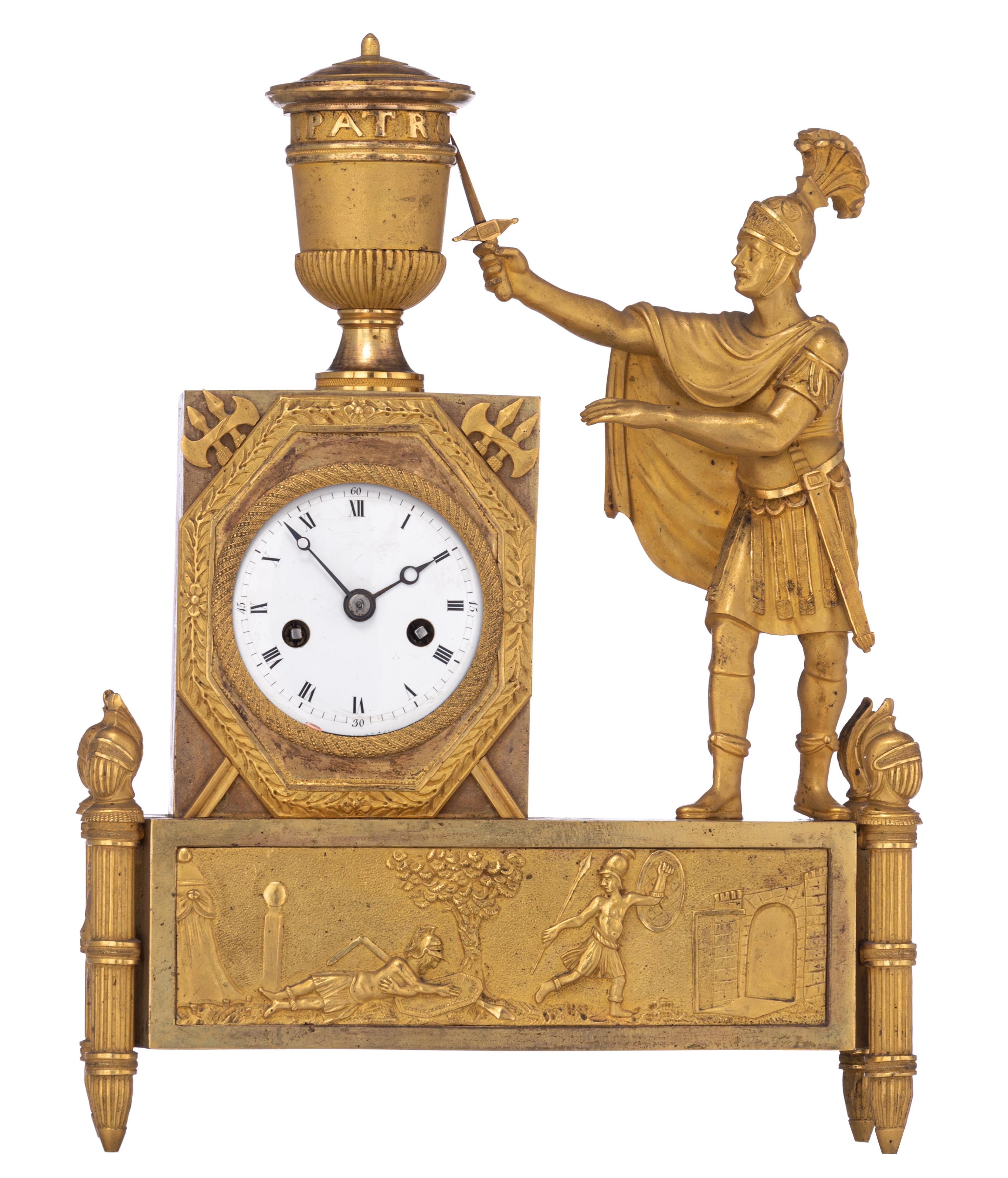 A French Restauration mantle clock, depicting the tragic story of Patroclus, H 33 - W 24,5 cm