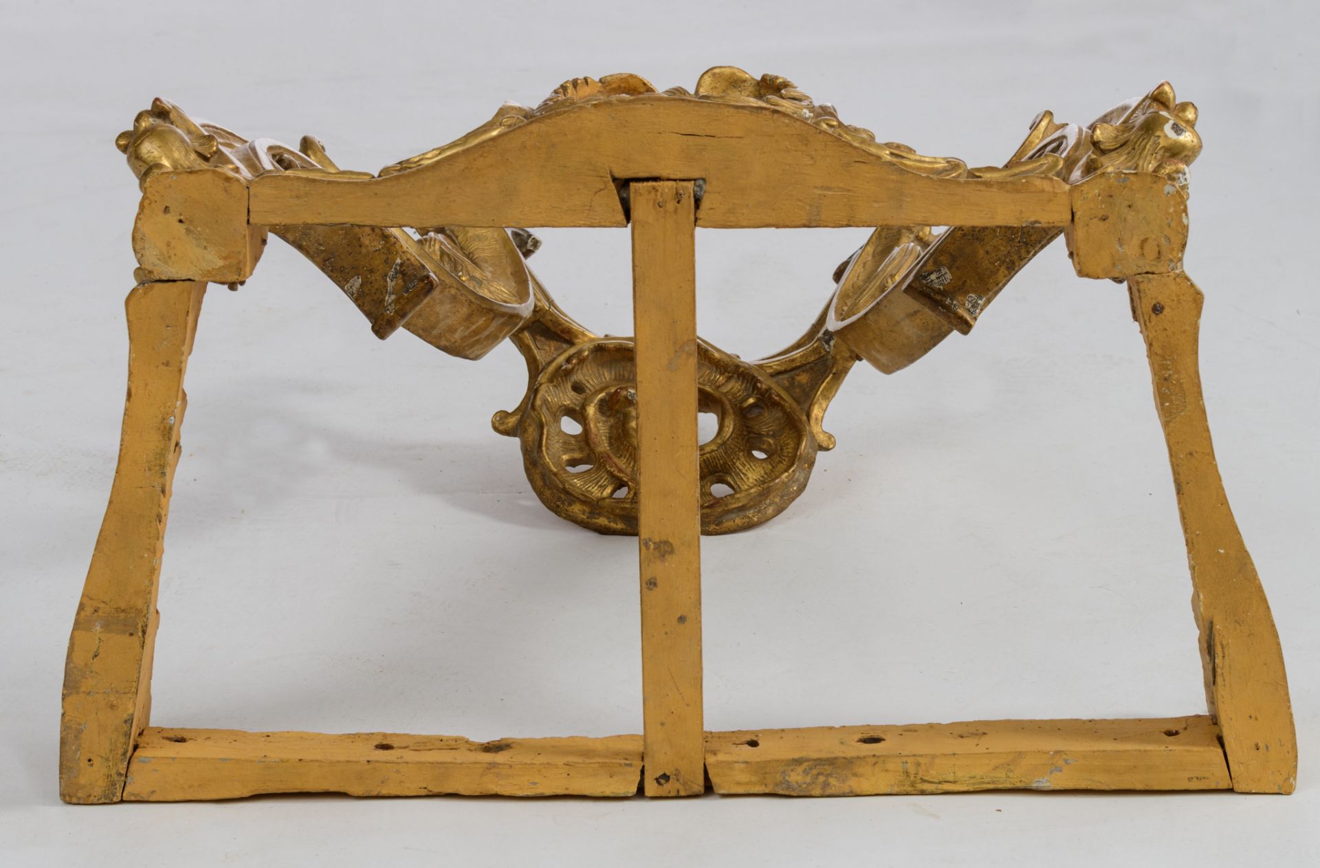 A richly carved giltwood Rococo console table, mid 18thC, H 83 - W 81,5 - D 48,5 cm - Image 10 of 11