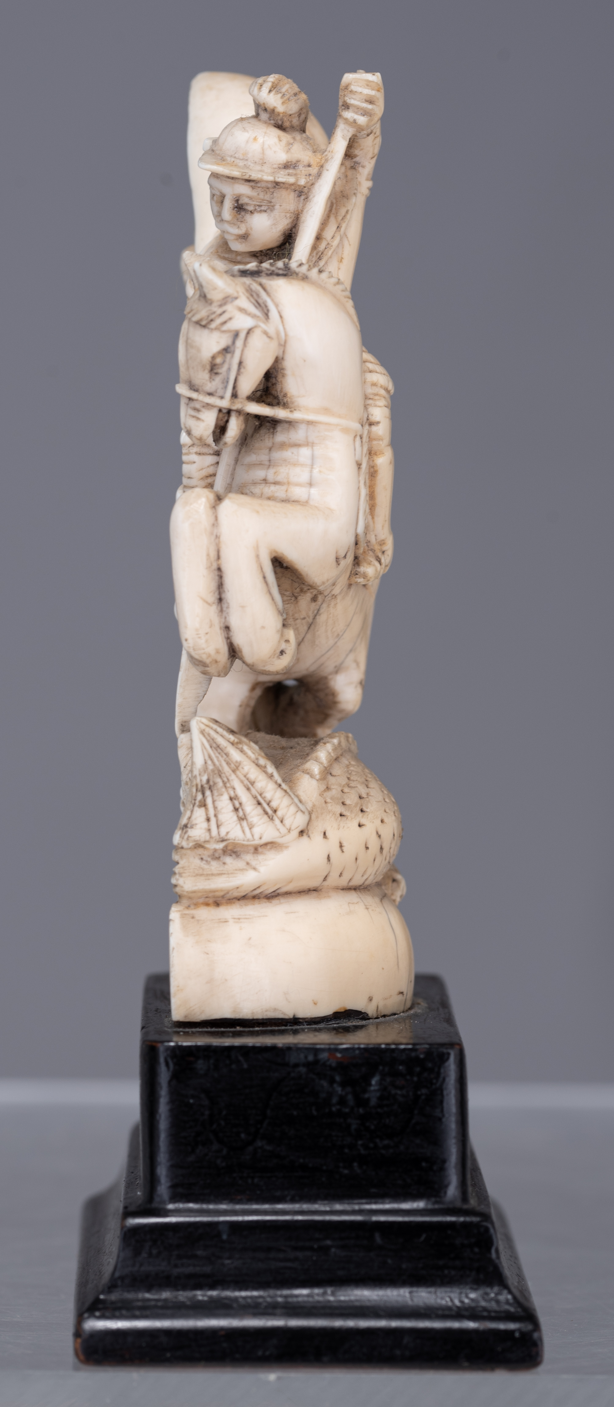 Four 19thC small Dieppe or Paris ivory figures, three on a wooden base, H 7,7 - 16,5 cm - Bild 39 aus 51