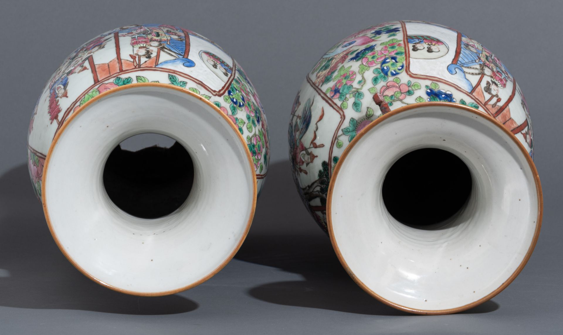A pair of Chinese famille rose 'General Yang and Mu Guiying' vases, 19thC, H 62,5 cm - Image 5 of 6