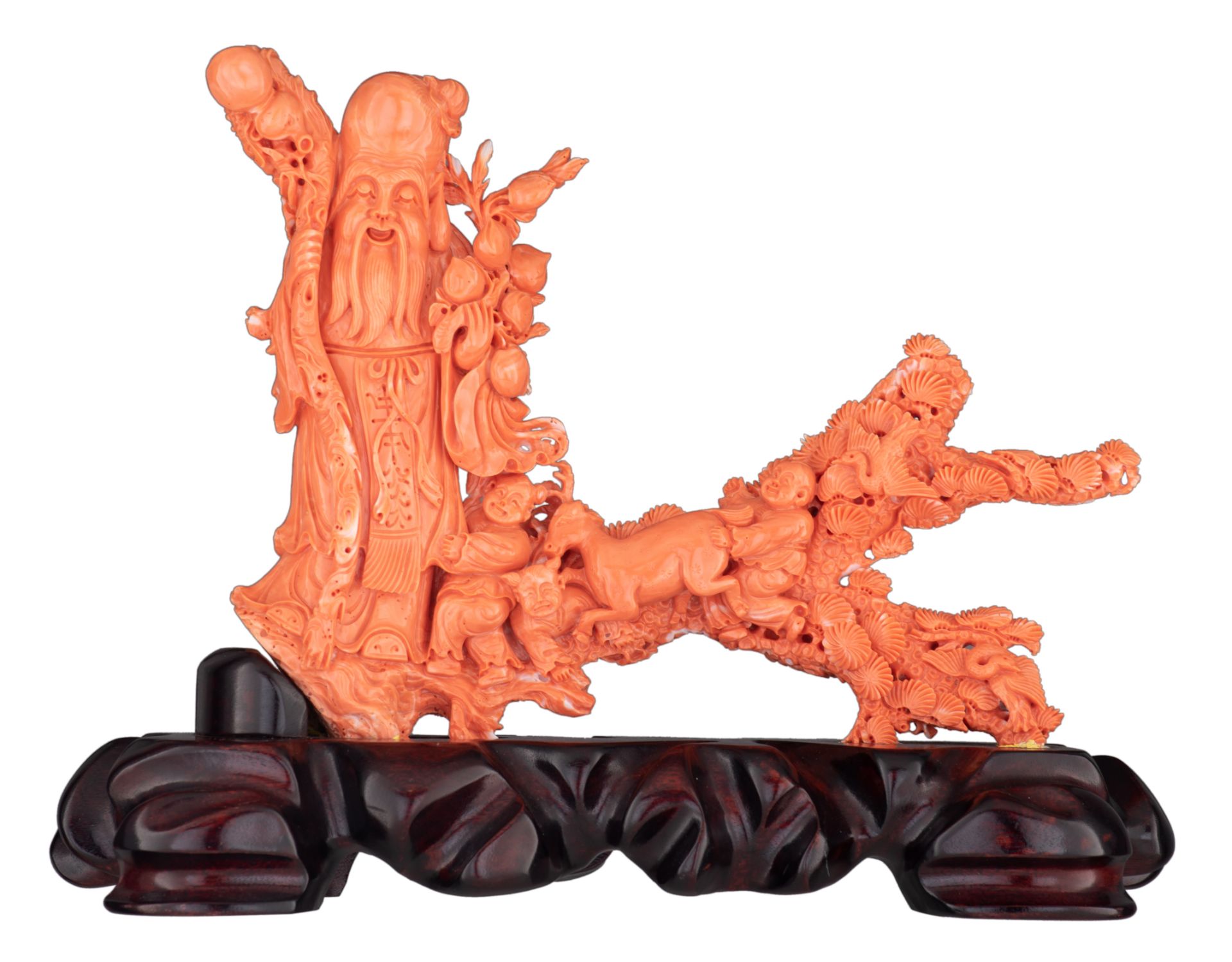 A Chinese sculpted red coral group, around 19thC, H 20,5 cm - Weight coral: about 1,3 kg