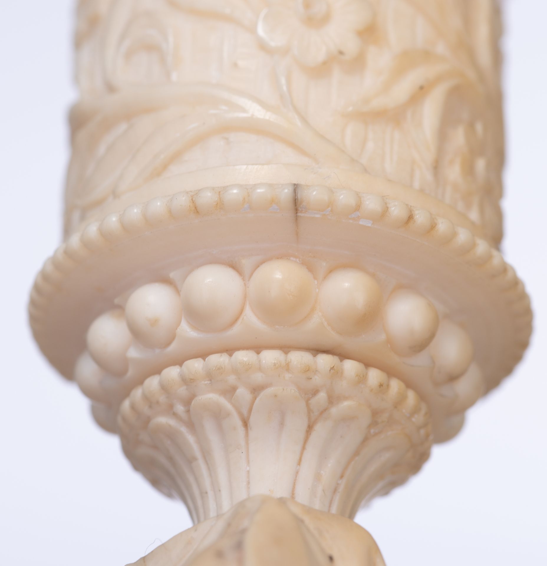 A pair of 19thC Dieppe or Paris ivory candlesticks and a ditto tazza, H 17,2 - 17,4 cm - Image 9 of 32