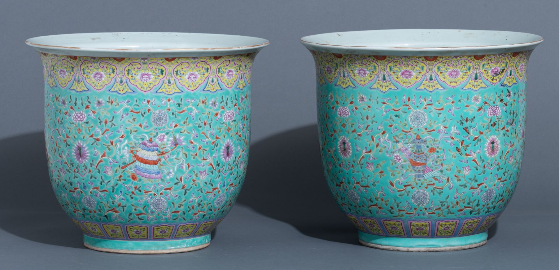 A pair of Chinese famille rose on turquoise ground jardinières, 19thC, H 33,5 cm - Image 4 of 7