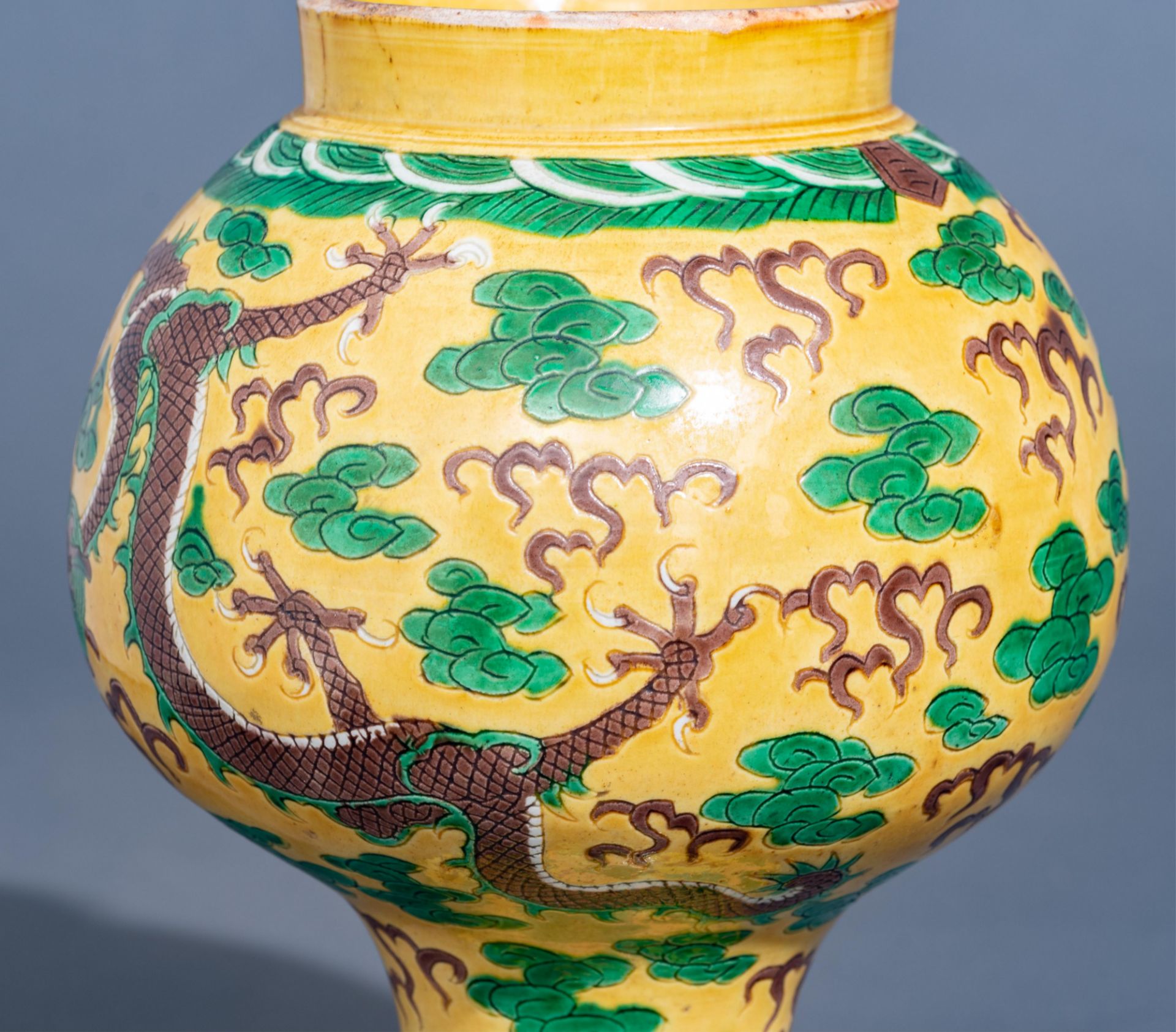 A Chinese yellow ground 'Dragon' vase, late Qing dynasty/20thC, H 25,5 cm - Image 11 of 12