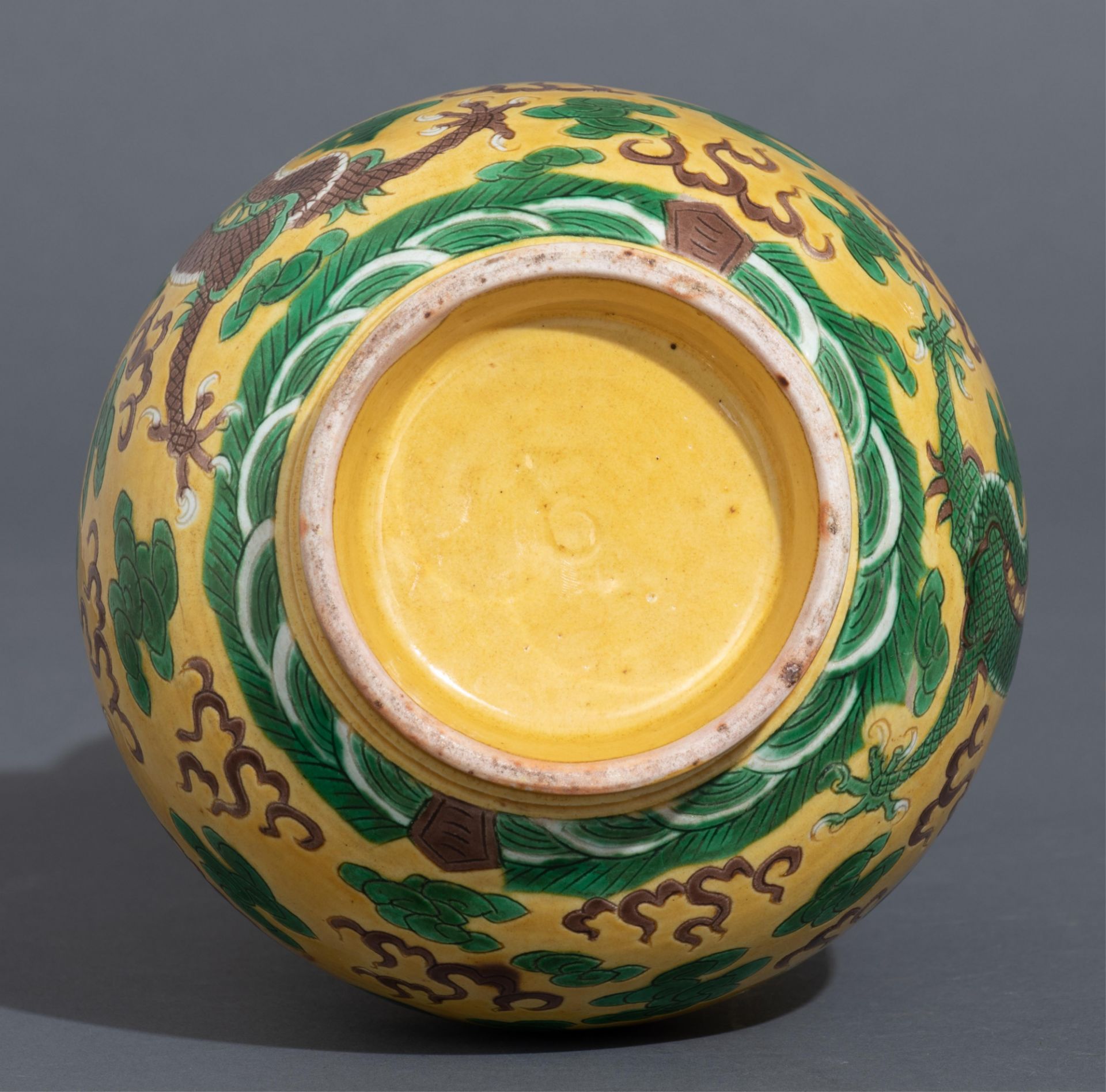 A Chinese yellow ground 'Dragon' vase, late Qing dynasty/20thC, H 25,5 cm - Image 5 of 12