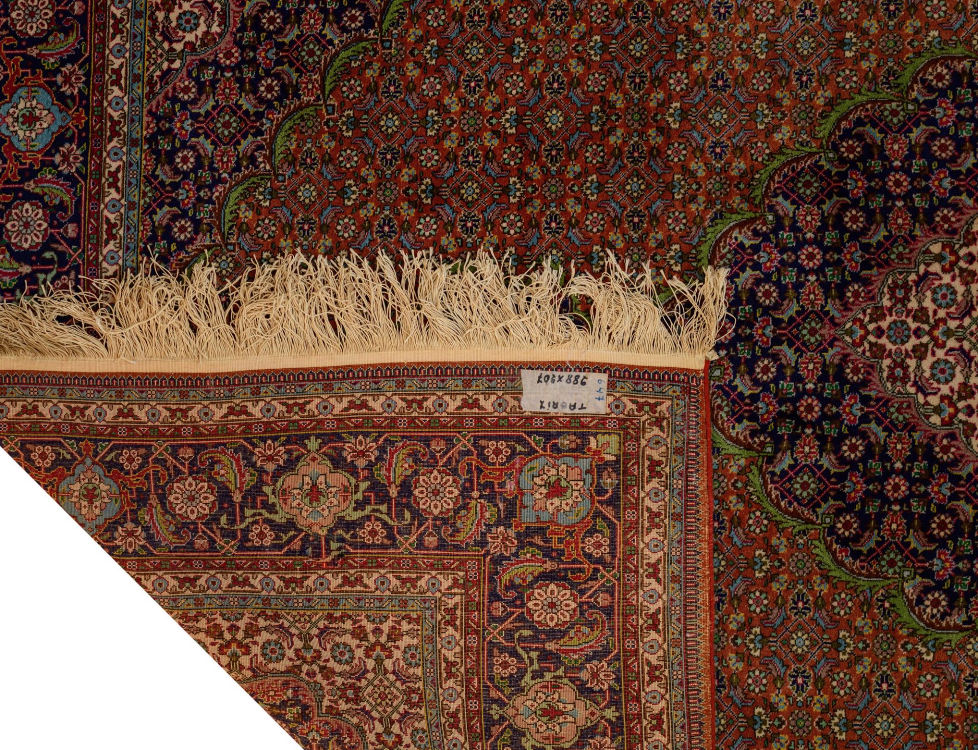 An Oriental Tabriz rug, 284 x 200 cm - Image 3 of 7