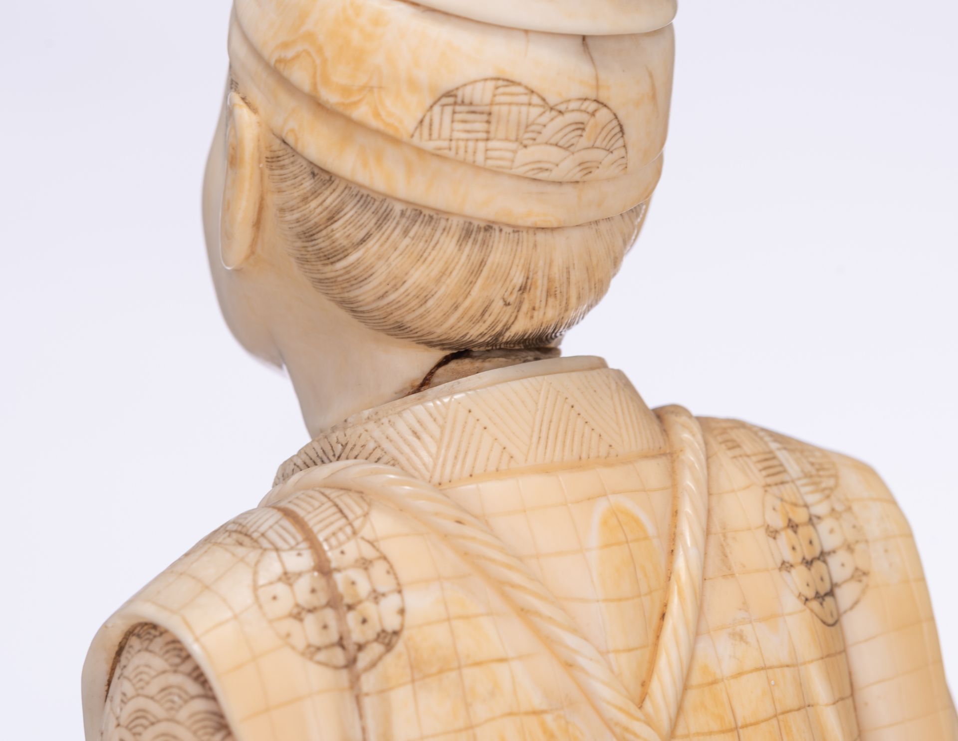 A Japanese Meiji-period ivory okimono, H 30,7 cm - weight c. 1.125 g. - Image 13 of 19