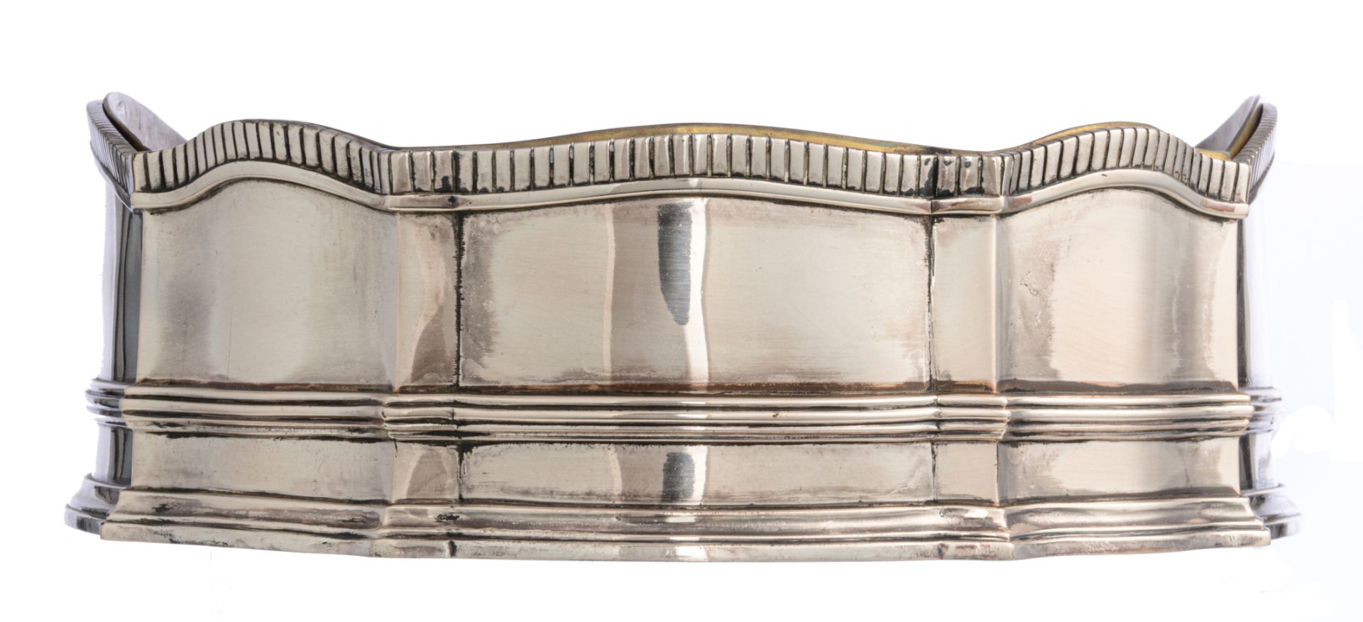 A Belgian silver centrepiece planter, W 40,5 cm - Weight silver c. 1.470 g. - Image 4 of 9