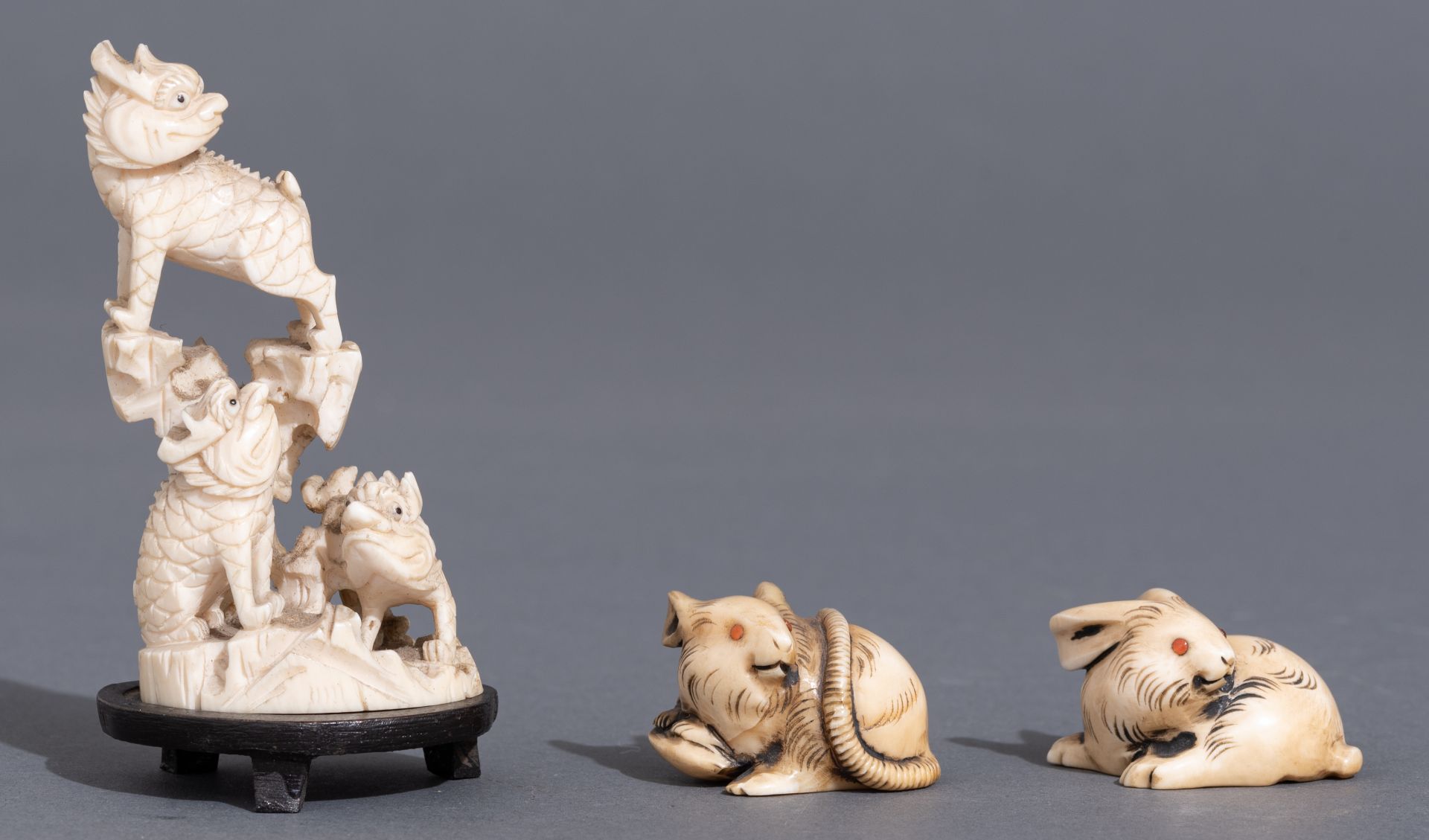 Eight Japanese Meiji-, Taishô- and early Showâ-period ivory netsuke, W 3 - 3,5 - 3,7 (2) - 3,9 - 4,1 - Image 2 of 20