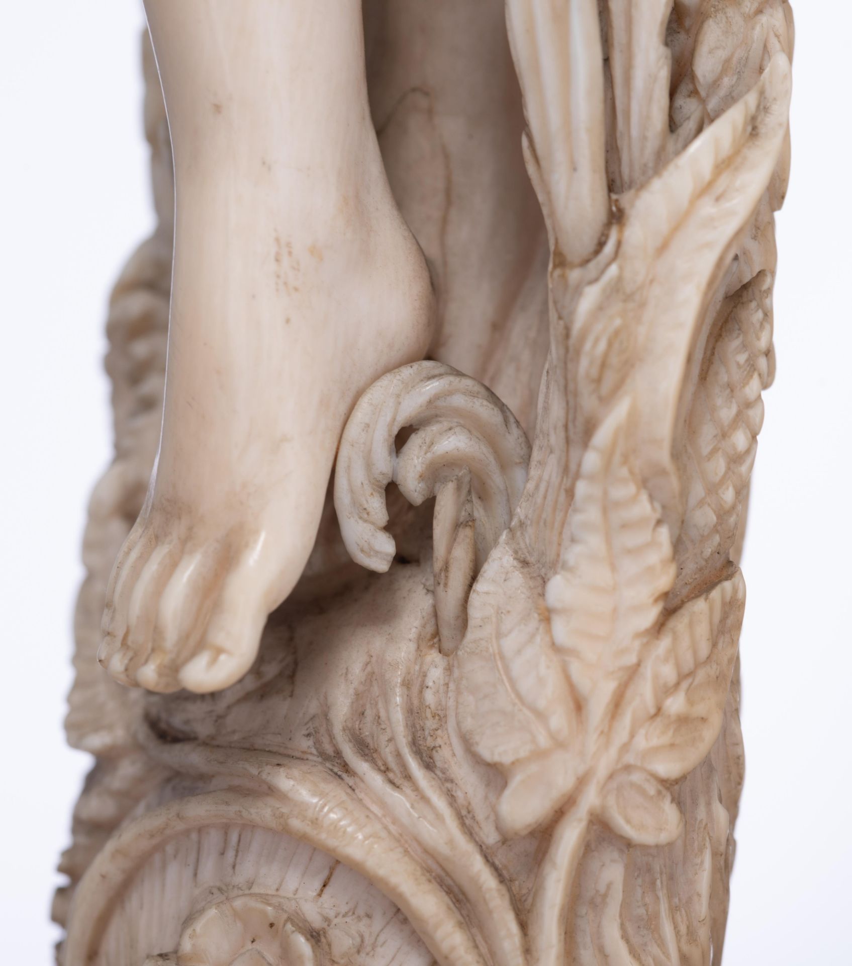 A 19thC Dieppe or Paris ivory standing female nude depicting Flora, H (wooden base incl.) 38,8 cm - - Image 7 of 10