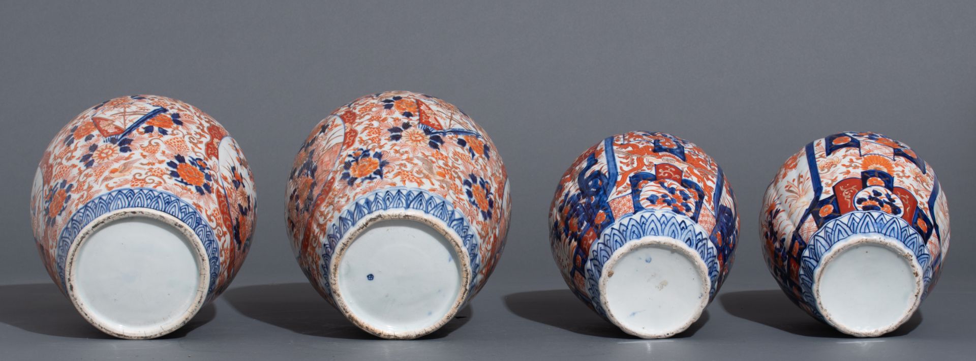 Two pairs of Japanese Imari covered jars and a Japanese Arita Imari serving plate, 19thC, H tallest - Image 5 of 16