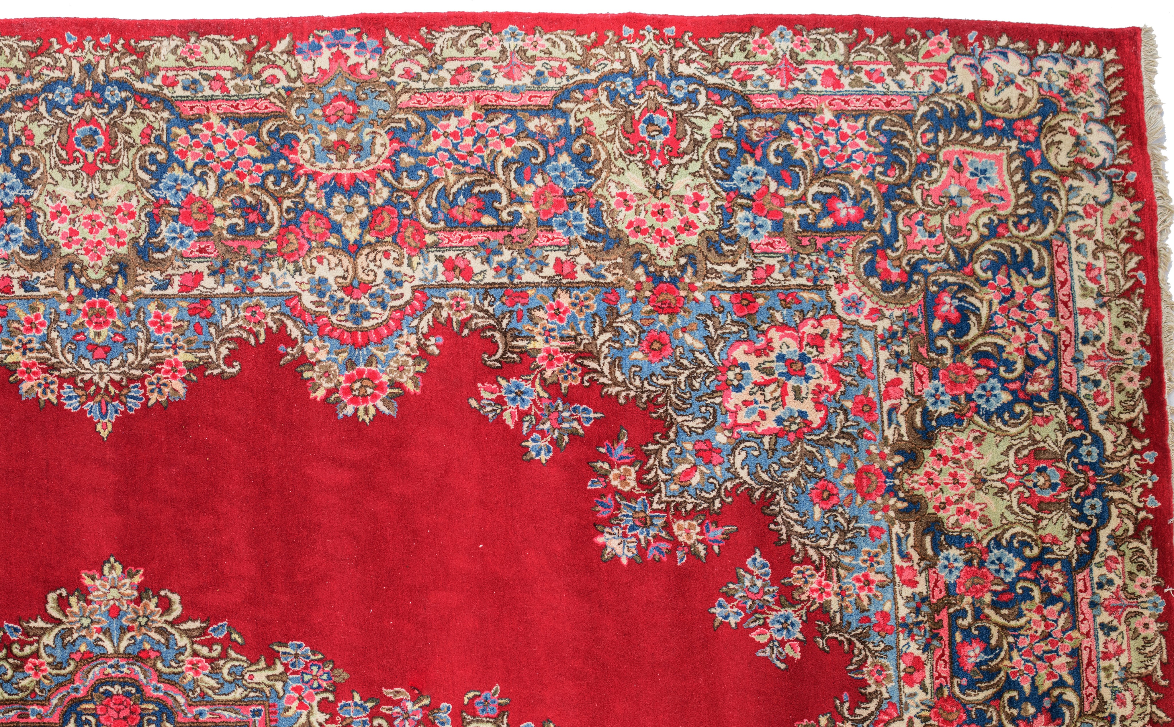 An Oriental Kirman rug, 296 x 395 cm - Image 7 of 10