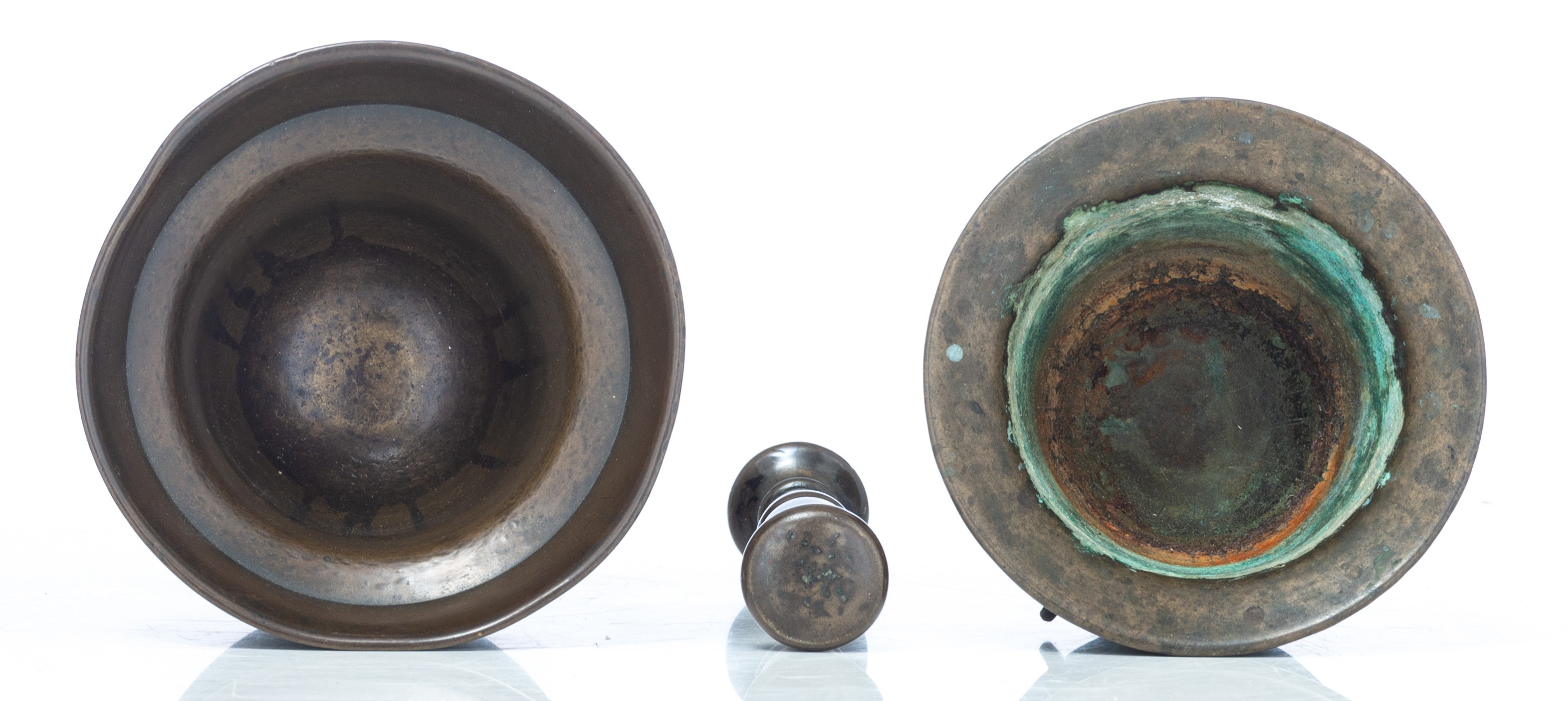 Two bronze mortars, one a 17th - 18thC South European (French or Spanish), one Dutch, 17thC, with it - Bild 4 aus 11