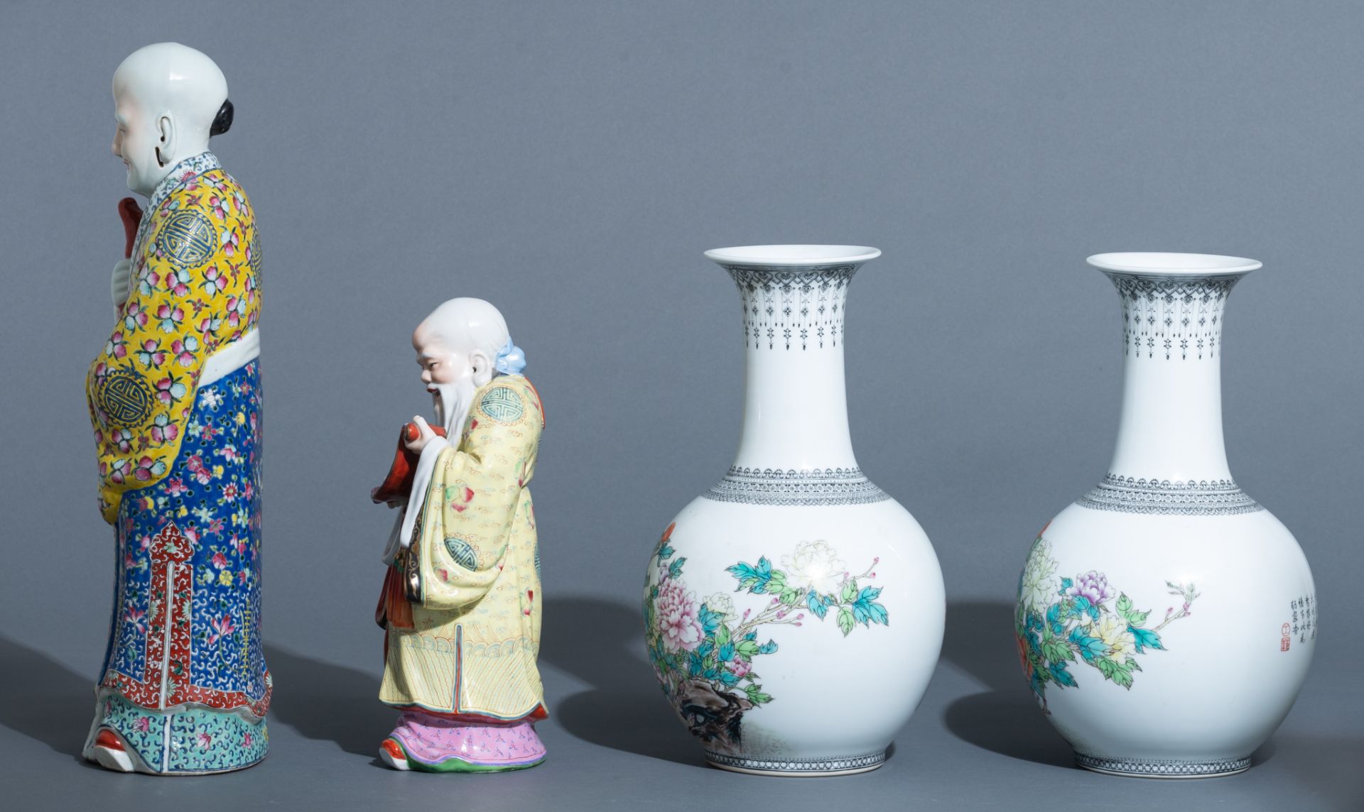 A collection of Chinese vases and figures, 20thC, Tallest H 47 cm - Image 3 of 17