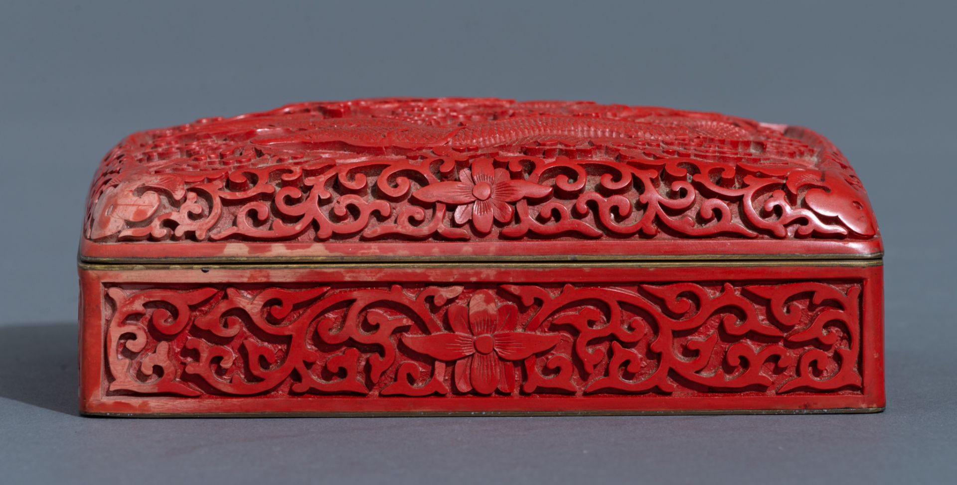 A Chinese carved cinnabar lacquer box and cover, 20thC, 10 x 15 cm - Image 3 of 14