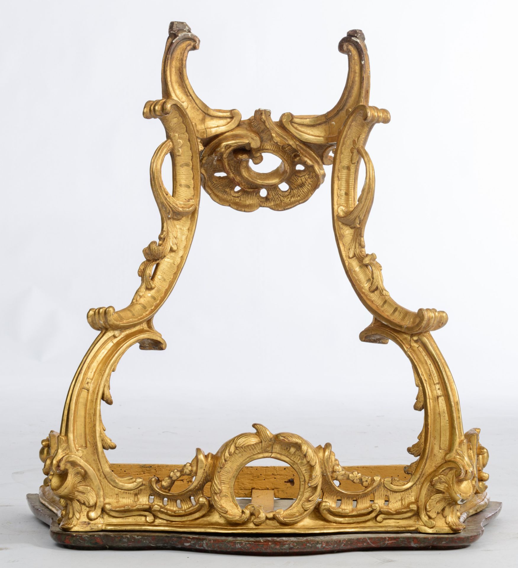 A richly carved giltwood Rococo console table, mid 18thC, H 83 - W 81,5 - D 48,5 cm - Image 2 of 11