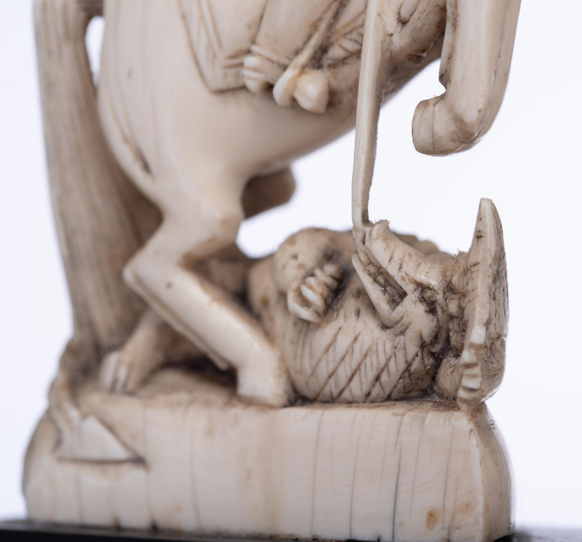 Four 19thC small Dieppe or Paris ivory figures, three on a wooden base, H 7,7 - 16,5 cm - Image 37 of 51
