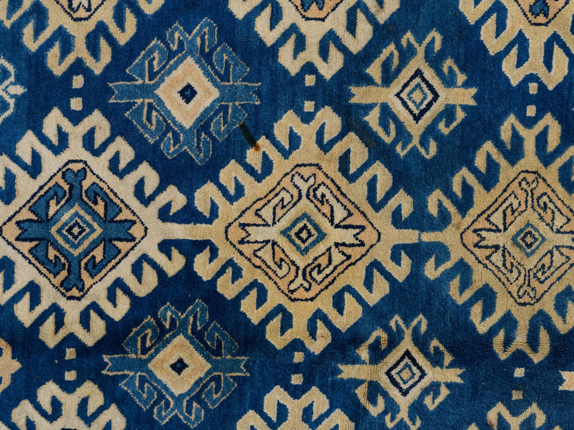 An Oriental carpet, Uzbek inspired design, wool on wool, ca 1940, 276 x 351 cm - Image 4 of 10