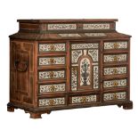 A fine Italian 17thC cabinet, H 61 - W 79 - D 35 cm