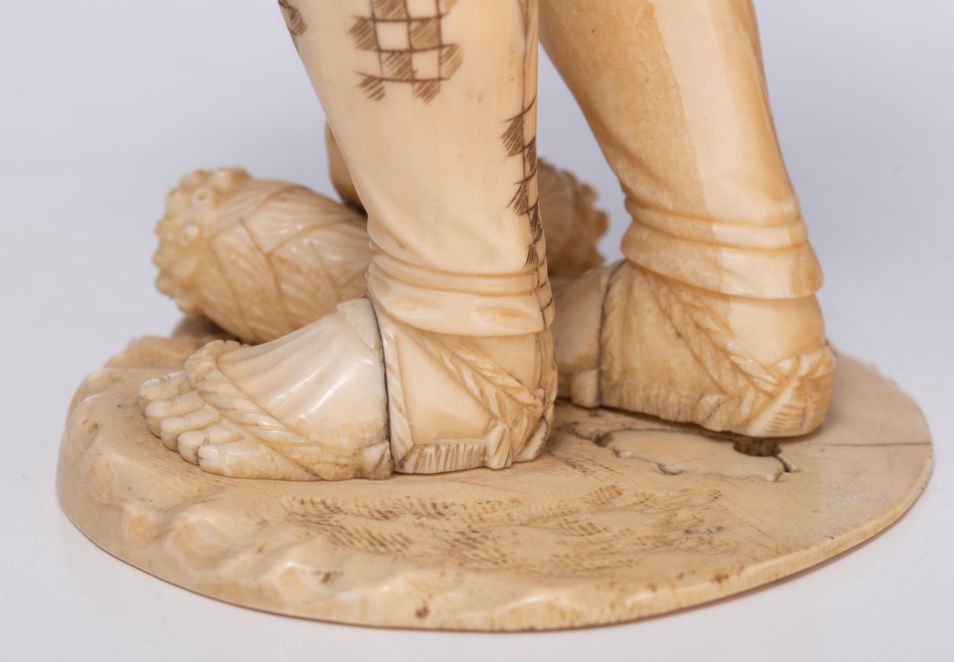 A Japanese Meiji-period ivory okimono, H 33,2 cm - weight c. 1.520 g. - Image 8 of 9