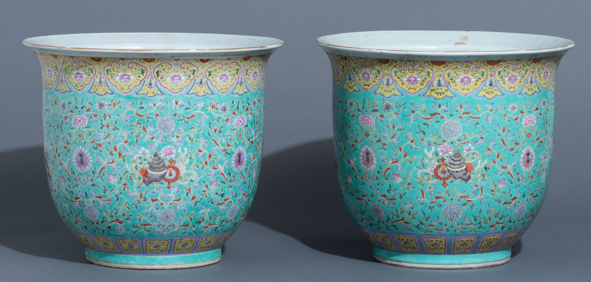 A pair of Chinese famille rose on turquoise ground jardinières, 19thC, H 33,5 cm - Image 3 of 7
