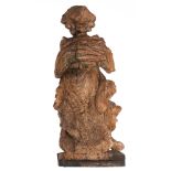 A Baroque sculpture of an angel, limewood, 17thC, H 58 cm