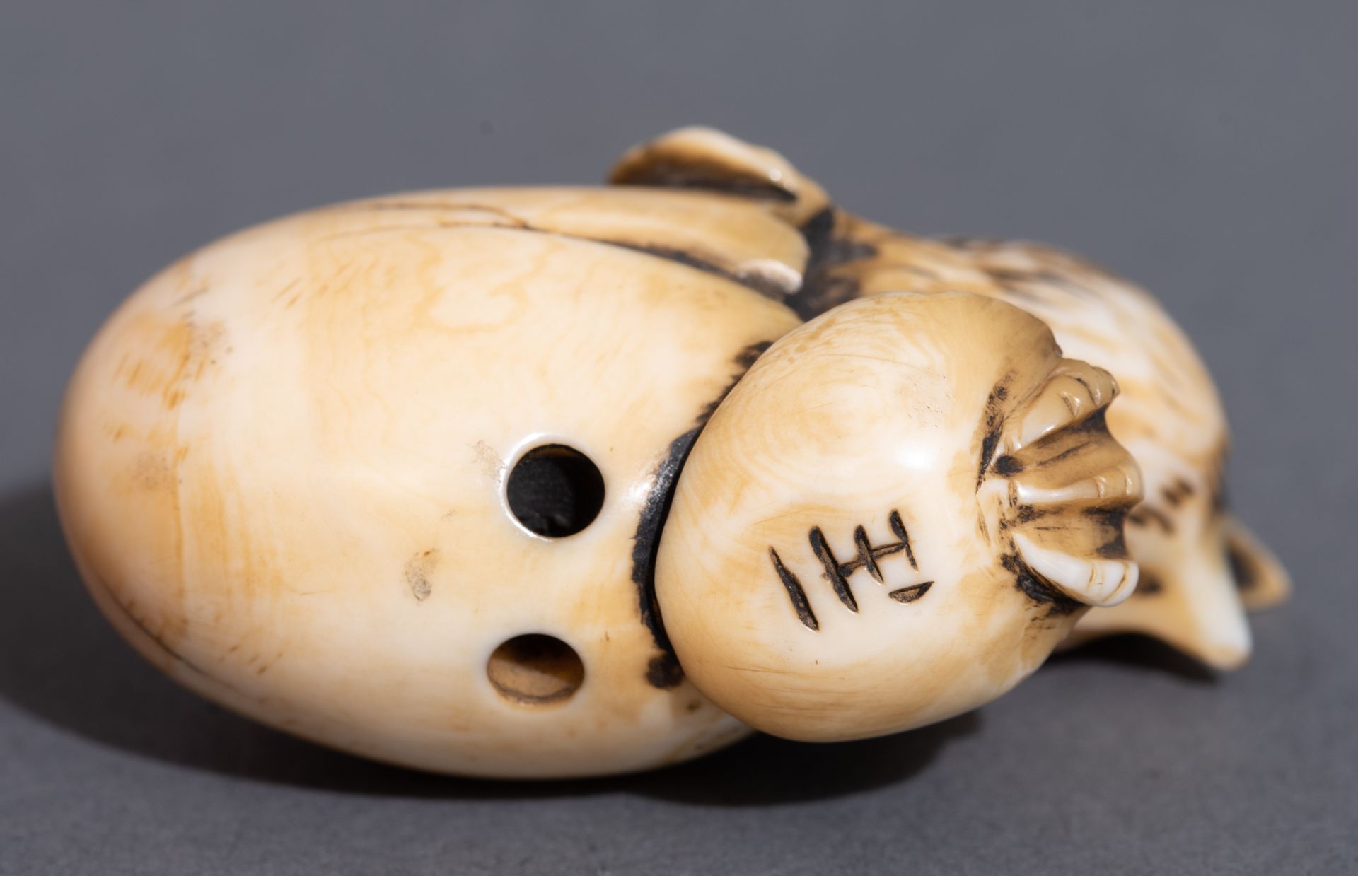 Eight Japanese Meiji-, Taishô- and early Showâ-period ivory netsuke, W 3 - 3,5 - 3,7 (2) - 3,9 - 4,1 - Image 13 of 20