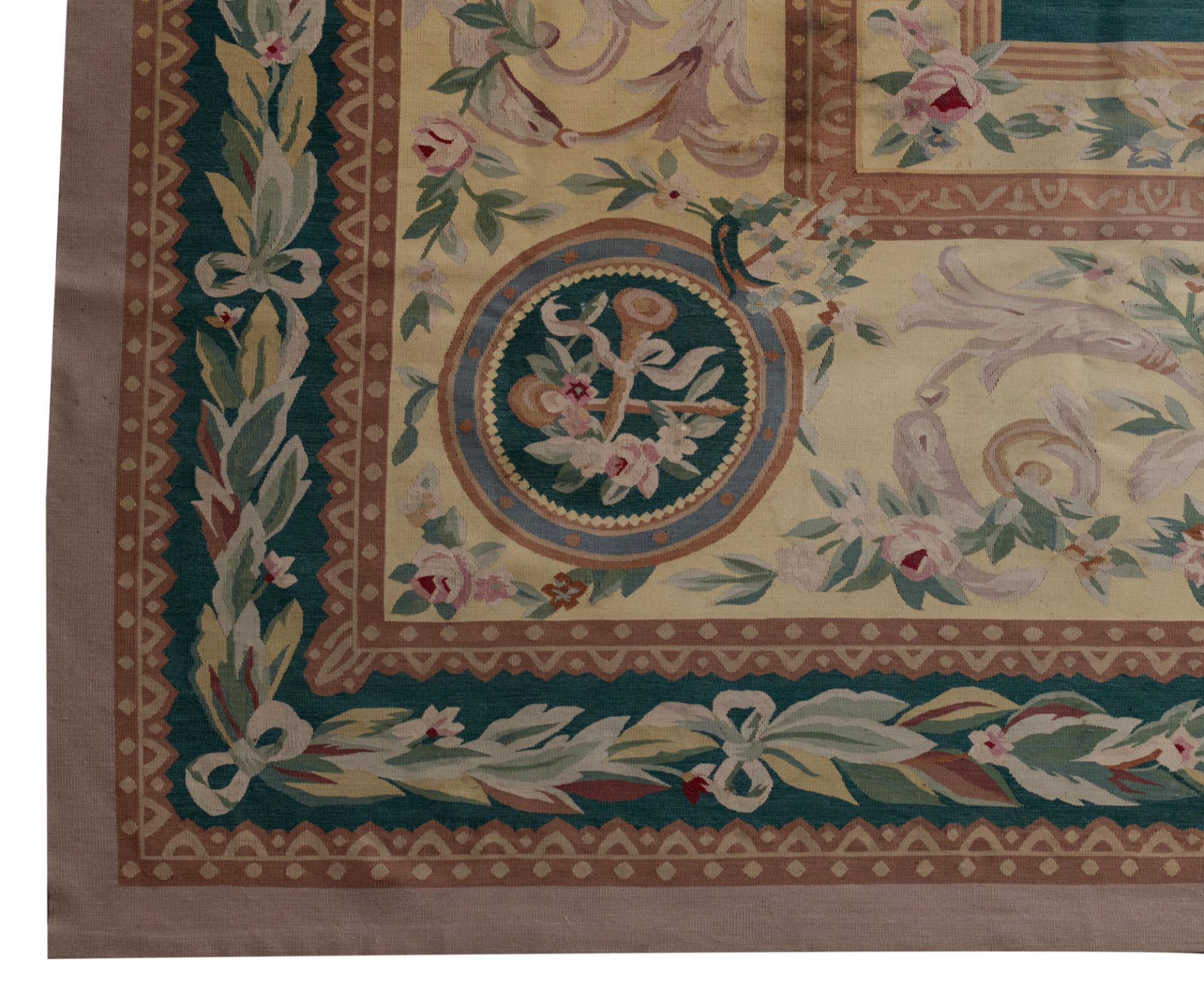 A large Aubusson rug, 553 x 370 cm - Image 4 of 9