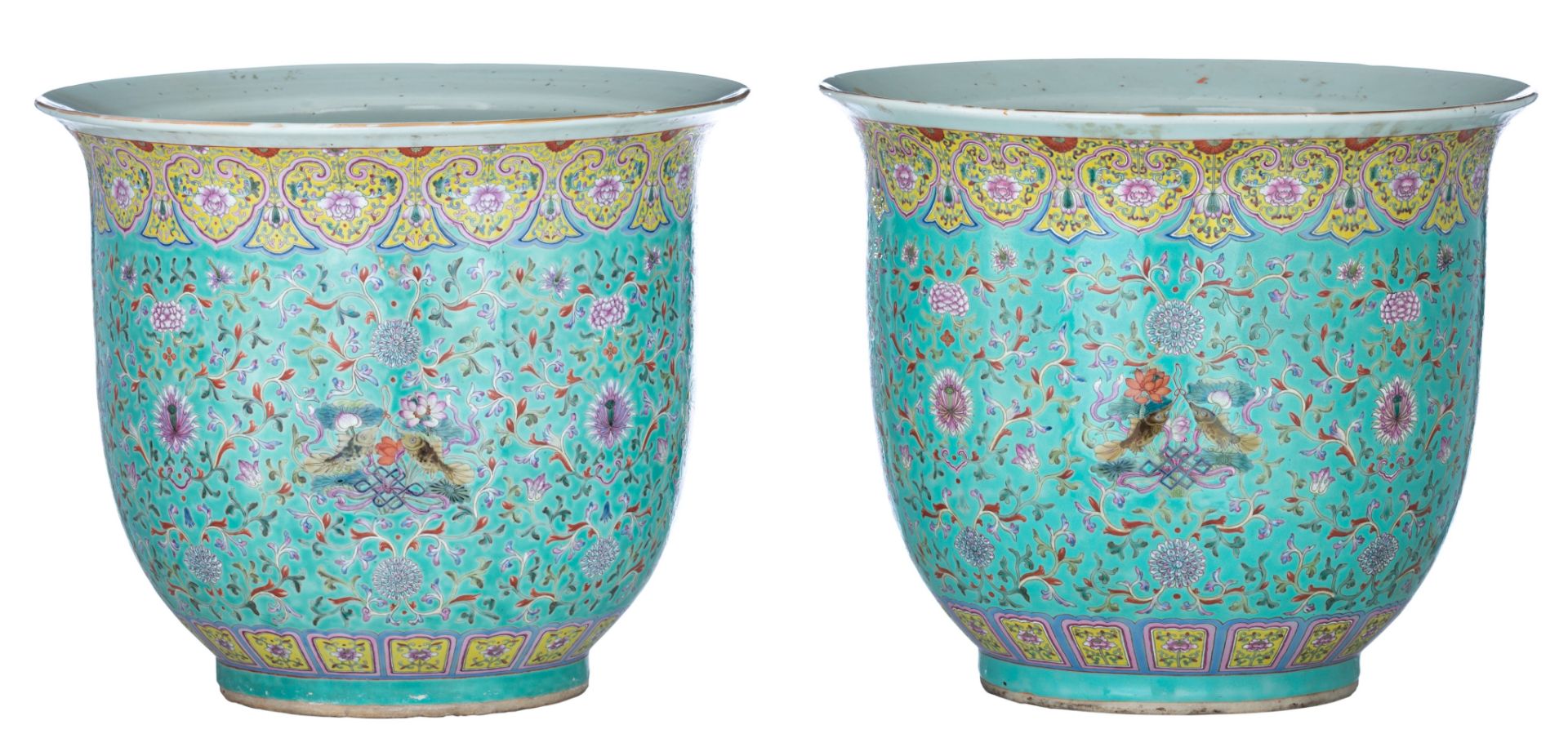 A pair of Chinese famille rose on turquoise ground jardinières, 19thC, H 33,5 cm