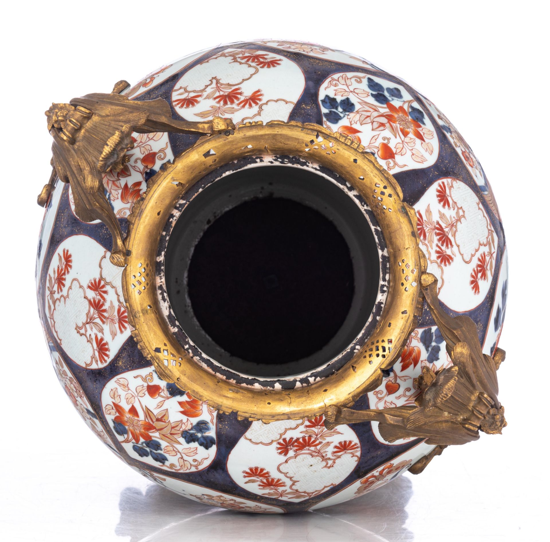 An imposing Japanese Imari cover vase, with gilt bronze mounts, late 18thC, H 109,8 cm - Image 6 of 21