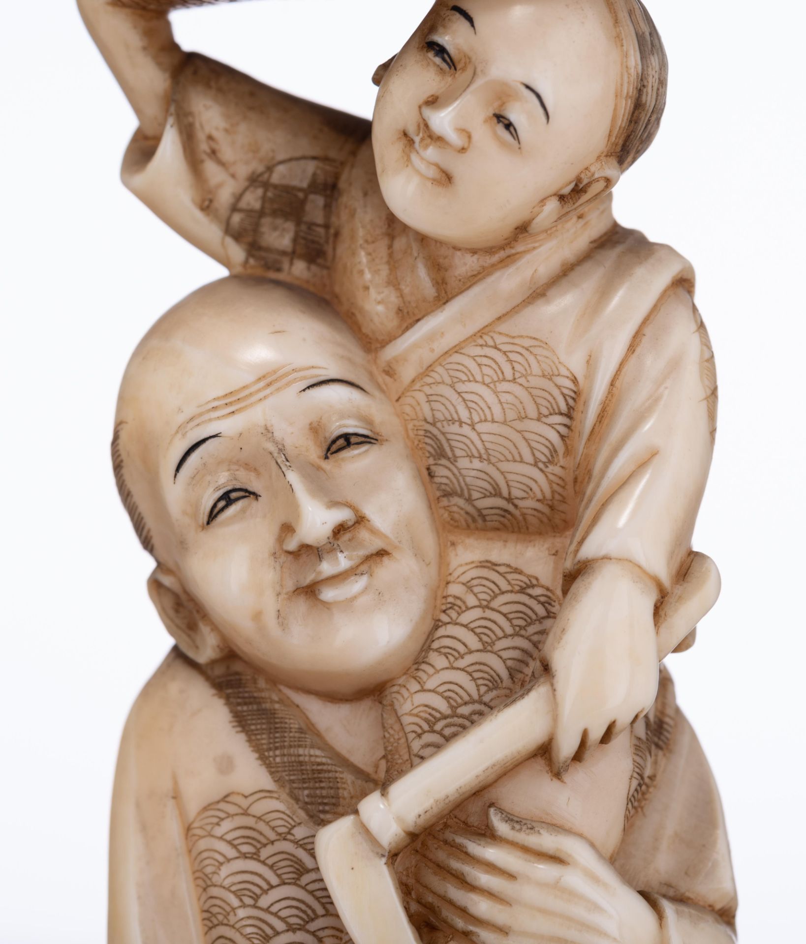 Two Japanese Meiji-period ivory okimono, H 21,8 - 24,4 cm / weight c. 280 - 695 g. - Image 7 of 12