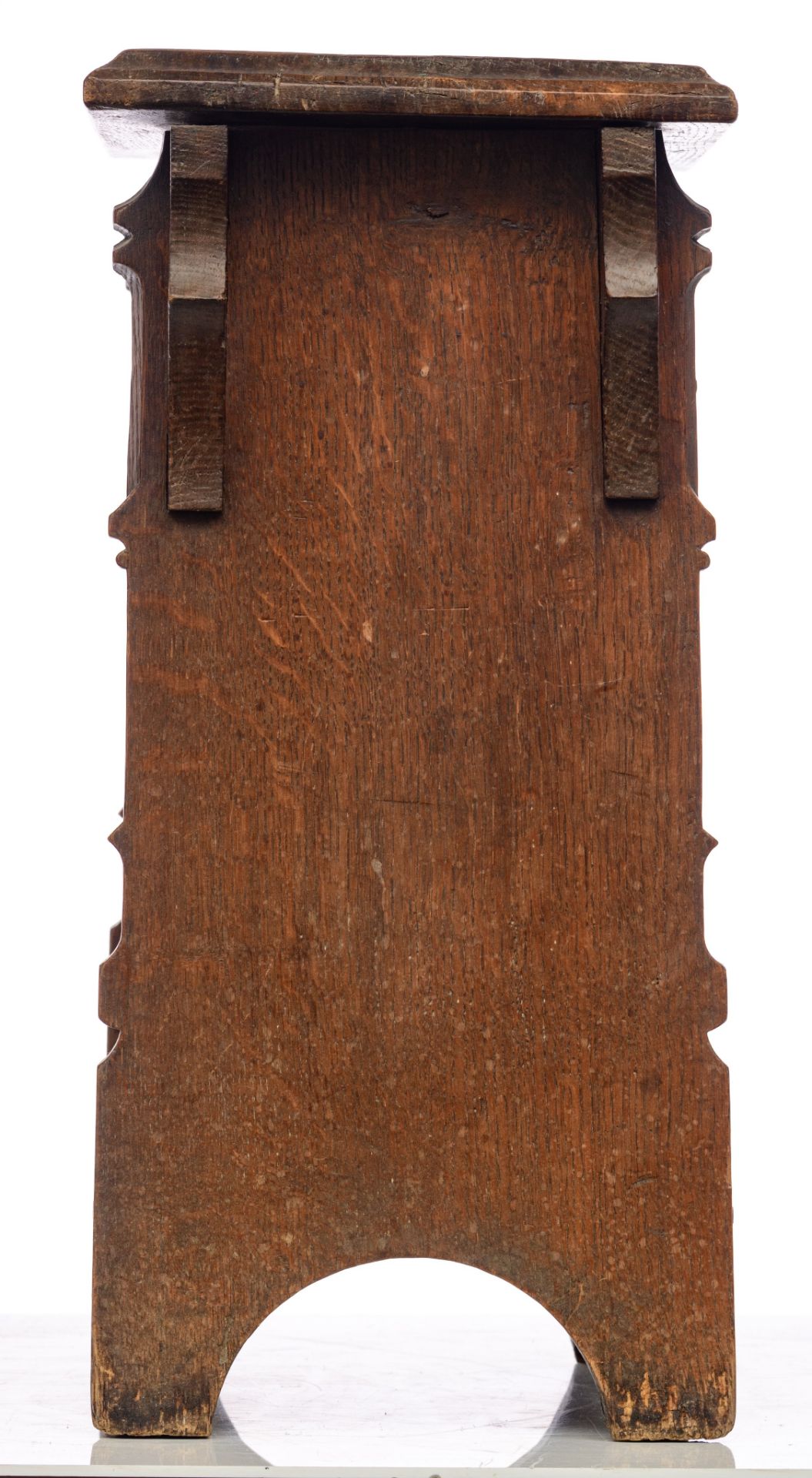 An oak Gothic Revival prayer bench, based on a 16thC Bruges model, H 61 - W 51 - D 28,5 cm - Image 5 of 9