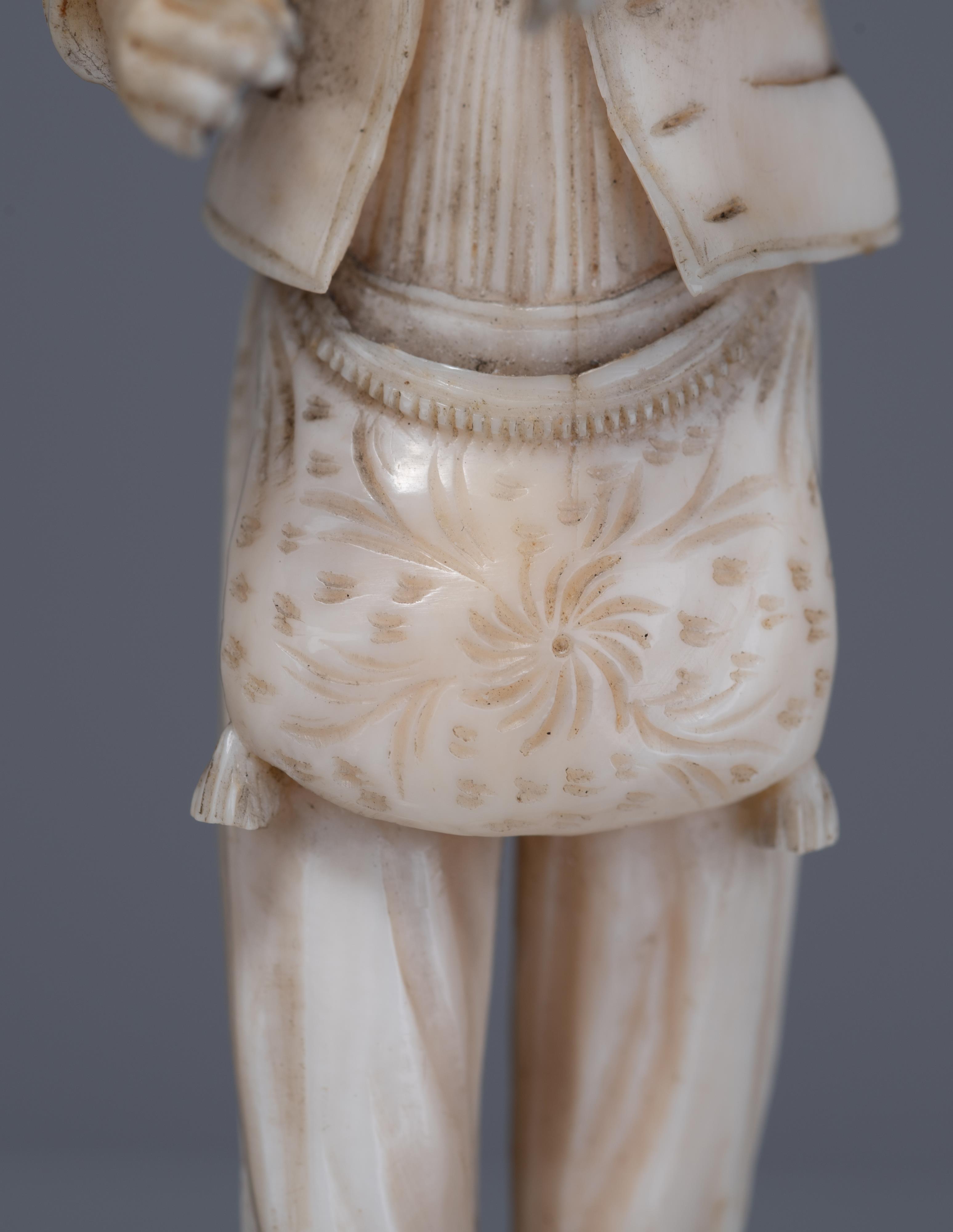 Four 19thC small Dieppe or Paris ivory figures, three on a wooden base, H 7,7 - 16,5 cm - Bild 10 aus 51