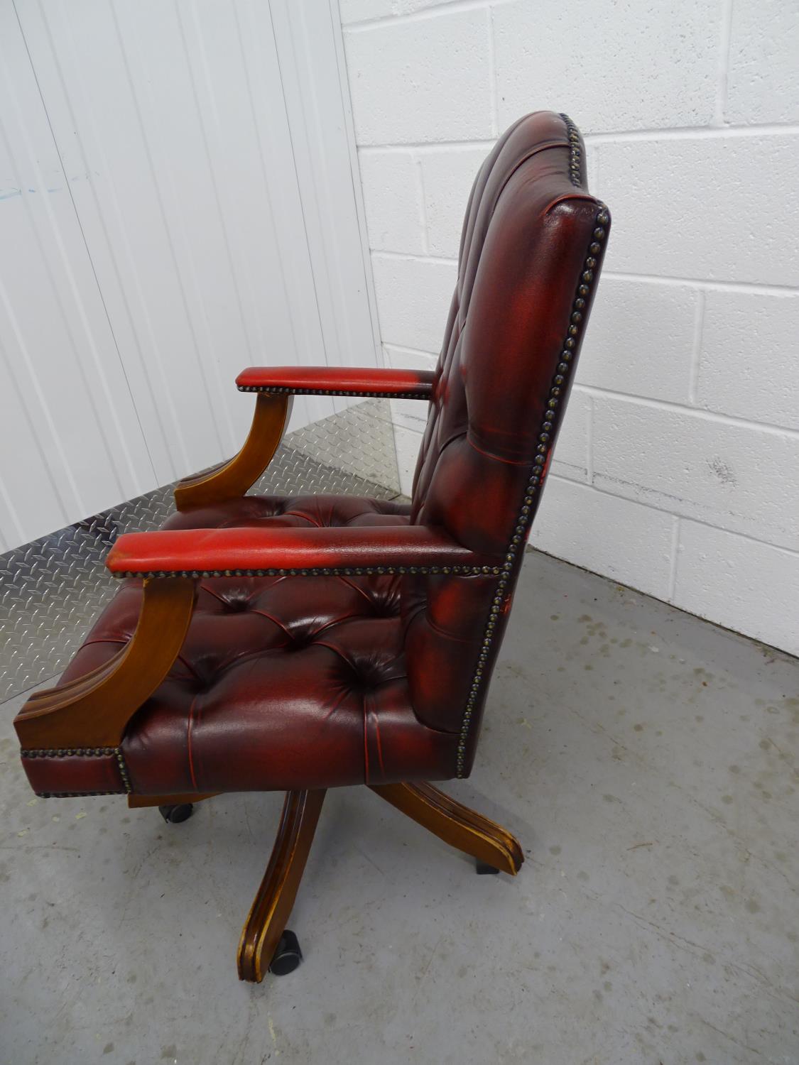 Leather Chair - a Sang de Beouf Leather button back , open arm, swivel office chair with 5 spoke - Image 3 of 8