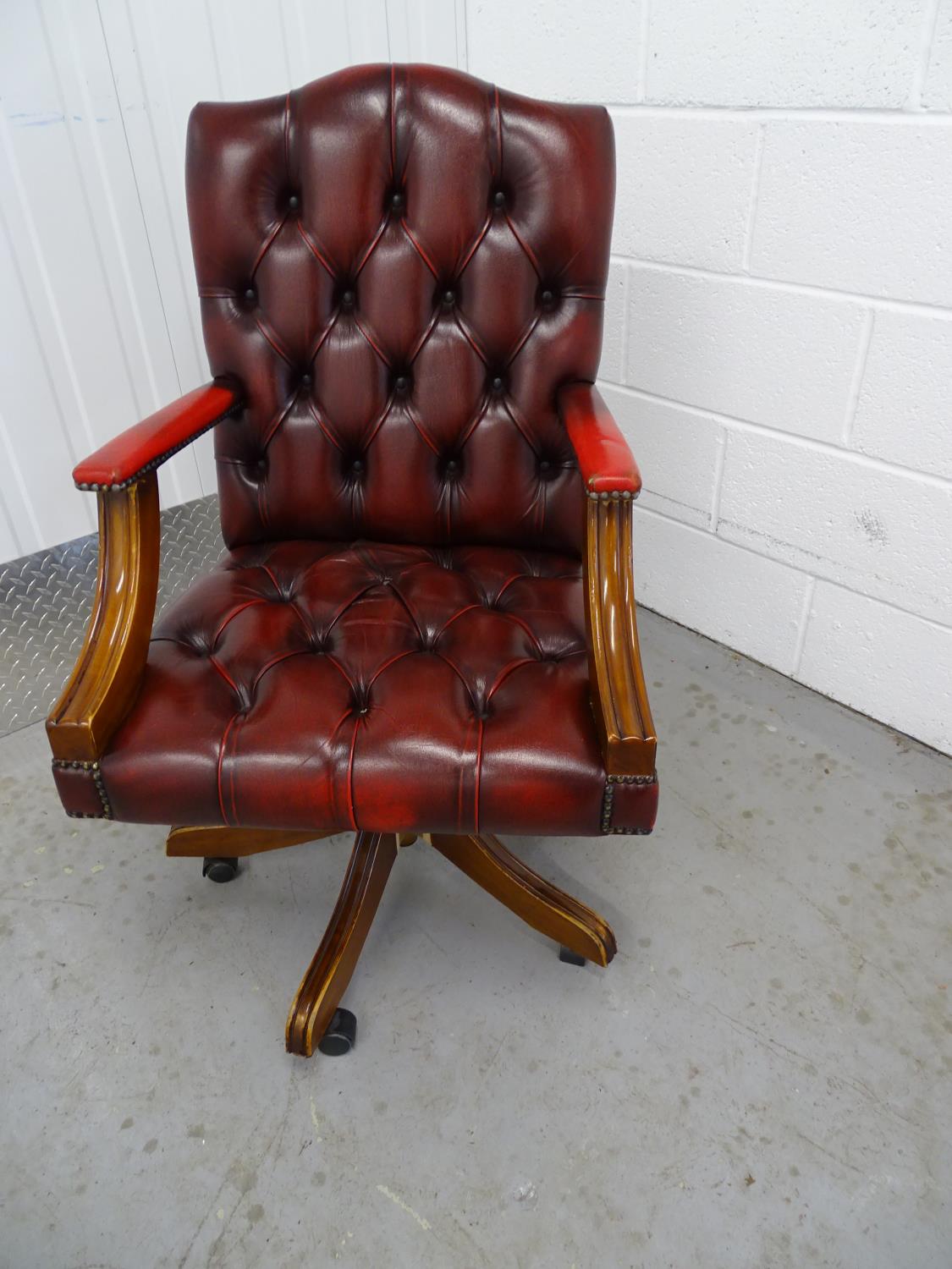 Leather Chair - a Sang de Beouf Leather button back , open arm, swivel office chair with 5 spoke - Image 2 of 8