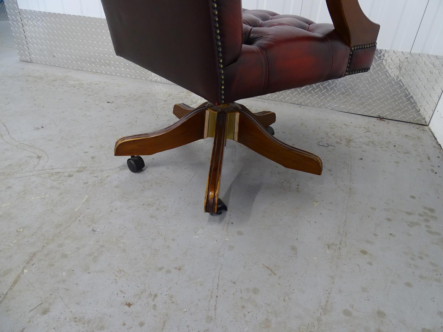 Leather Chair - a Sang de Beouf Leather button back , open arm, swivel office chair with 5 spoke - Image 6 of 8