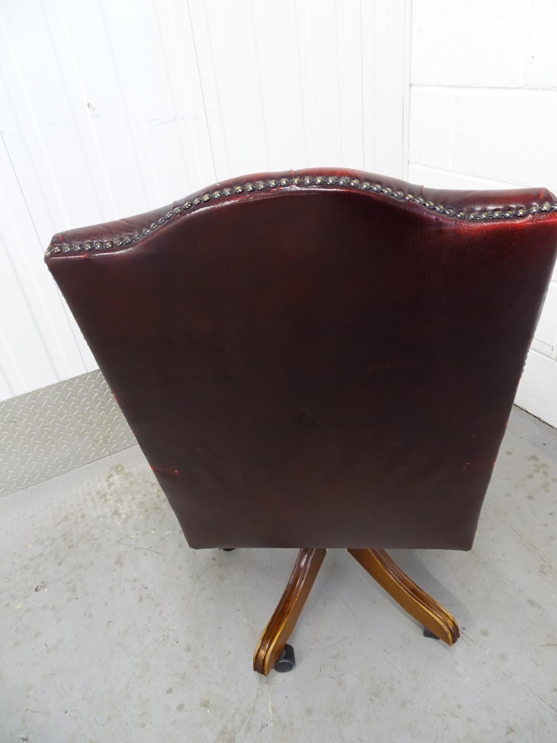 Leather Chair - a Sang de Beouf Leather button back , open arm, swivel office chair with 5 spoke - Image 5 of 8