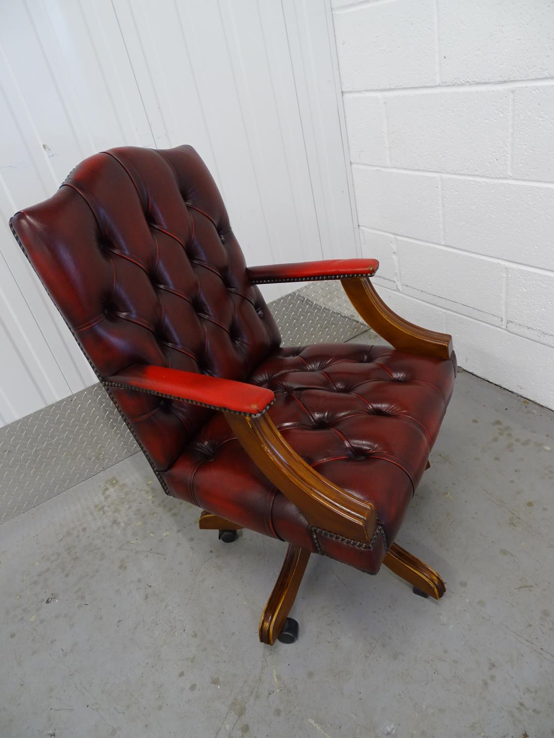 Leather Chair - a Sang de Beouf Leather button back , open arm, swivel office chair with 5 spoke - Image 4 of 8