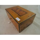 Yew wood box - a fine 20 thC Yew wood hinge lidded box with key lock , box wood and green