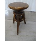 12 (l 2) Vintage Industrial : a first half of the 20 th C circular elm Machinist's stool with