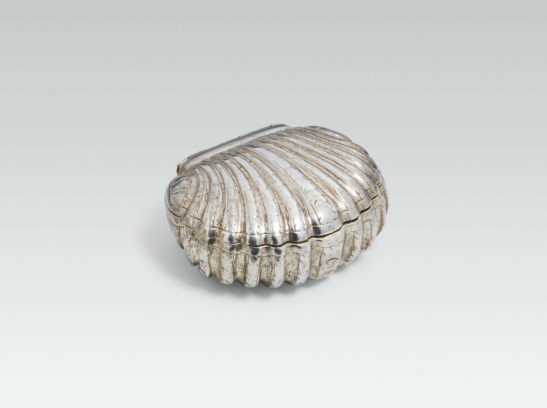 Shell boxsilver, gilded inside; marked on the inside: Augsburg hallmark and maker's mark "SCH"l. 5.2
