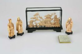 Konvolut Miniaturen, 3-teilig, China, 20. Jh., bestehend aus: Miniaturfiguren der drei Glücksgötter,