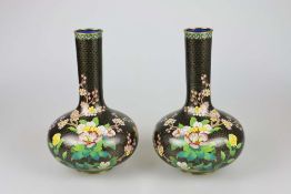 Paar Cloisonné Vasen, wohl Japan, 20. Jh.