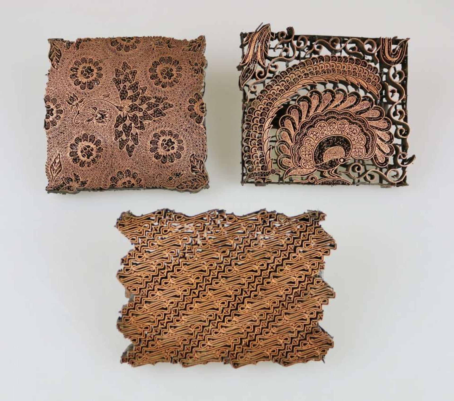 Konvolut Batik-Model, 3 Stück, wohl Indonesien, 1. H. 20. Jh., Kupfer.