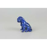 Hundefigur eines sitzenden Welpen, 20. Jh., Lapislazuli.