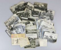 Konvolut von 97 Fotos/ Fotopostkarten aus der Zeit des 1. Weltkrieges und der Weimarer Republik.