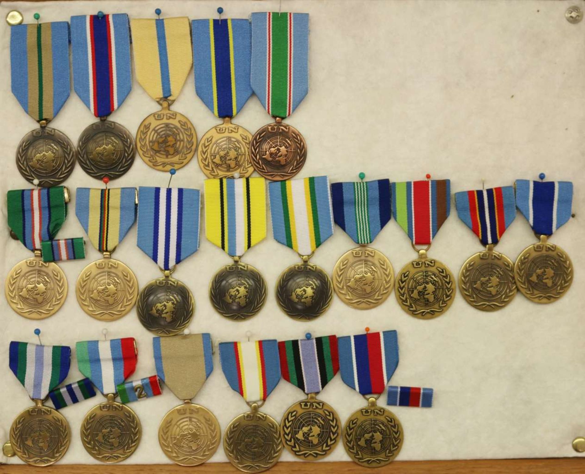 Sammlung von ca. 120 Orden und Medaillen, USA und UN. - Image 2 of 3