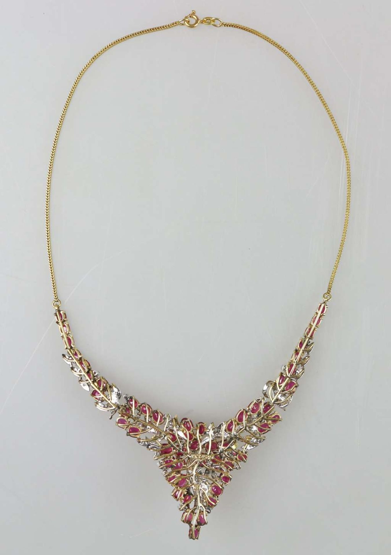 Elegantes Collier mit Rubinen und Brillanten, 585er Gold. - Bild 3 aus 4